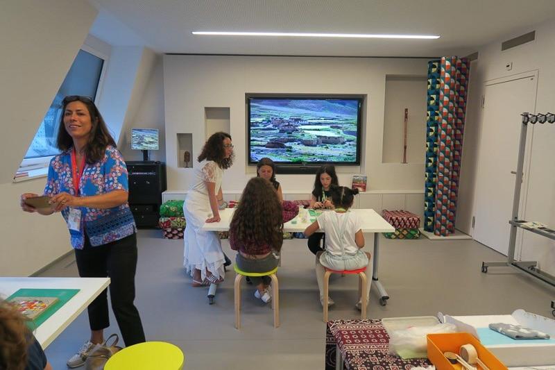 Au fond, un diaporama sur le Zanskar