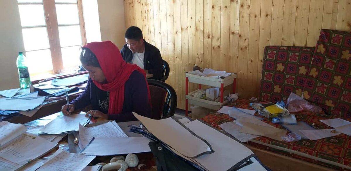 Professeurs préparant les cours à distance