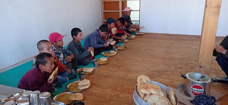 Repas à l'internat de l'a KMHS