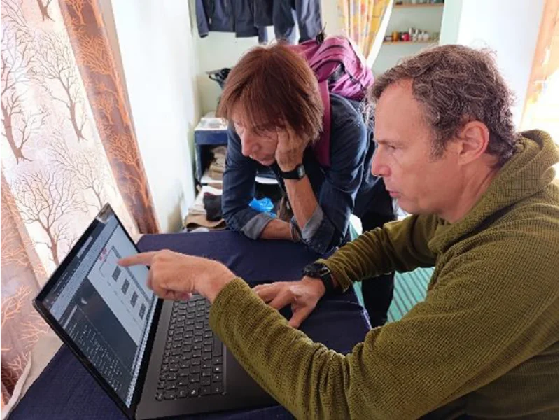 Laboratoire - Donatella et Hervé en plein travail